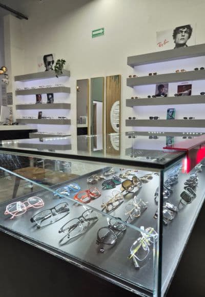 optica y farmacia