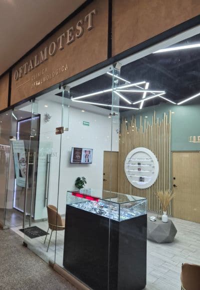 optica y farmacia