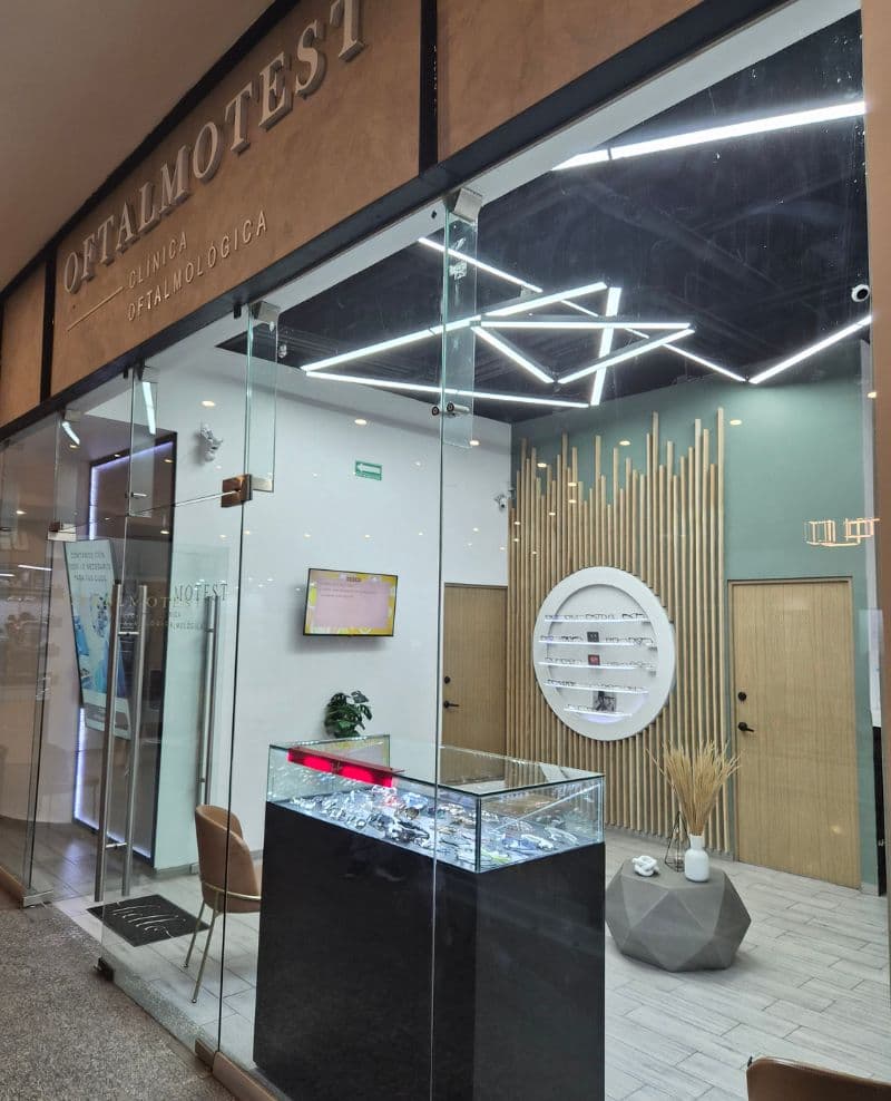 optica y farmacia